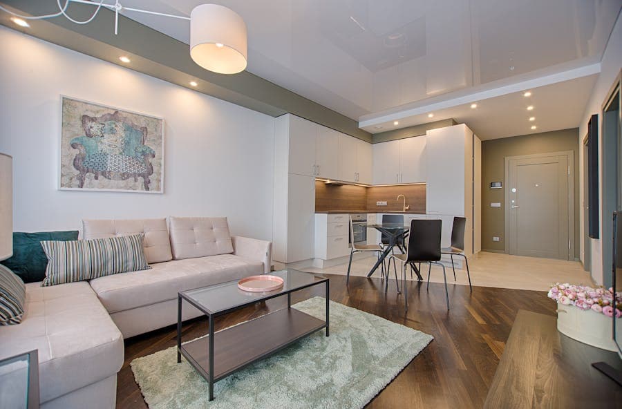 Corner unit, excellent natural light